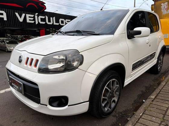 FIAT UNO 1.4 EVO ATTRACTIVE 8V FLEX 4P MANUAL FIAT UNO 1.4 EVO ATTRACTIVE 8V FLEX 4P MANUAL